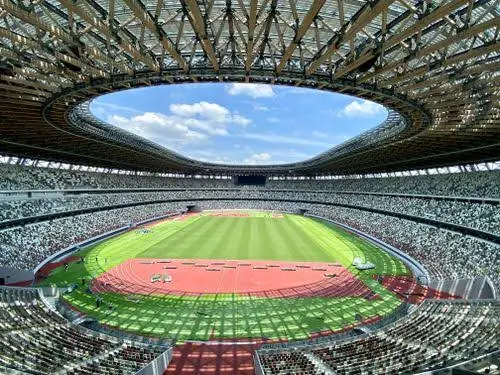 観客席に囲まれたスタジアム